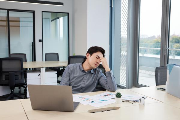 劳动争议仲裁|是否需要继续上班？法律依据与实务解析 图1