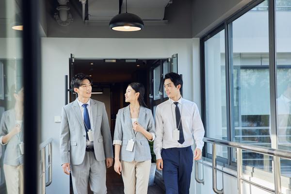 《房产中介新手入门指南：掌握行业知识和客户沟通技巧》 图2