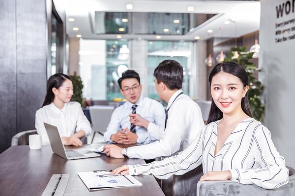 吉利汽车公司法务：全方位法律风险防范与合规管理图1