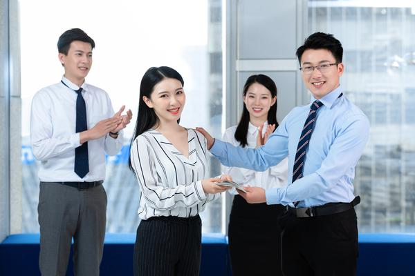 父母因经济压力引发的子女犯罪问题及其法律应对 图1