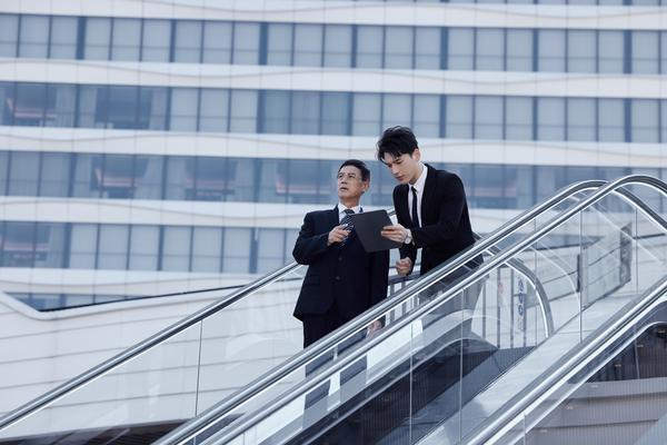 《施工电梯安全事故案例：惊险瞬间，安全至上》 图2
