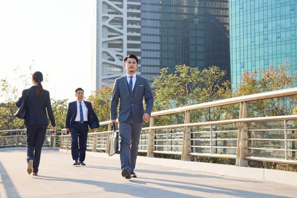 《上班路上发生交通事故，是否算工伤？权威解读在此》 图1