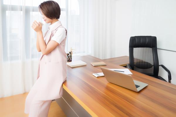 《浪漫童话：女孩与王子共度美好婚礼时刻》 图2
