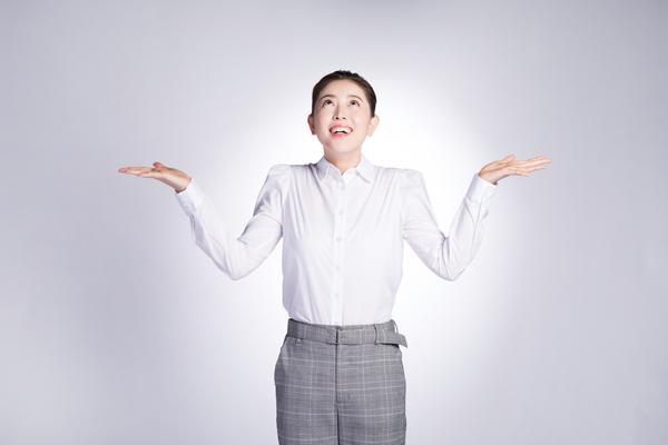炫丽多姿肖像权:探究现代艺术中的女性形象 图1