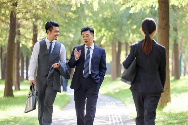 《上班路上如何避免交通事故:实用技巧大揭秘》 图2