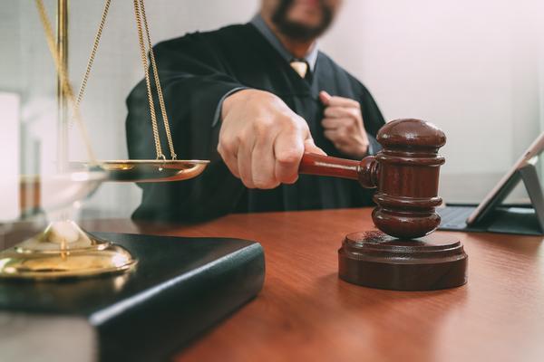 侵犯他人肖像权：随便使用他人照片是否违法？图1