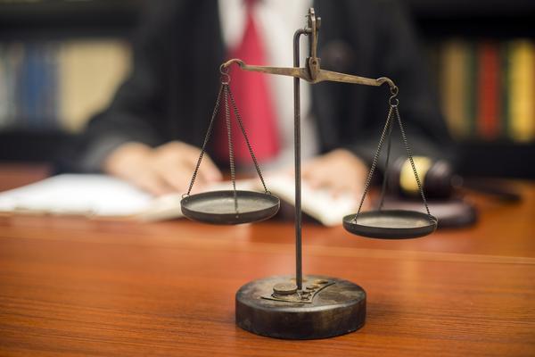 民事诉讼被告能见法官吗|民事诉讼主体资格与程序保障分析 图1