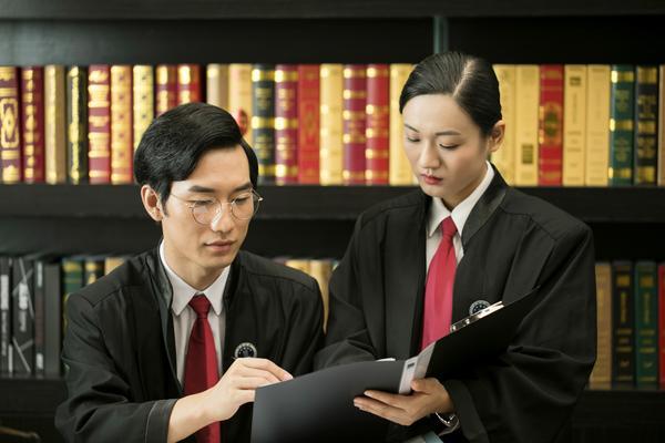 公司法务人员如何应对没有法考的情况？ 图2