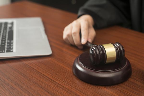 公司法务是否需要律师证？法律实务中的必备条件与职业规范 图2