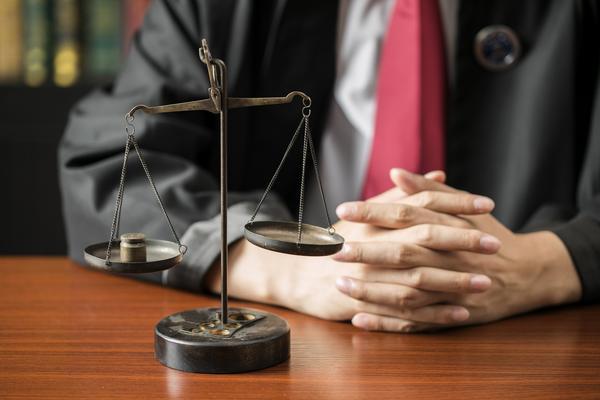 公司法务知识讲解文案：企业法律风险防控与合规经营图1