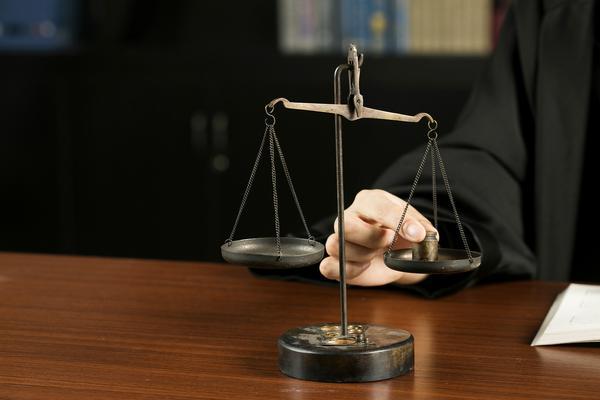 公司法务是否需要名校毕业：与专业能力的深度剖析 图1
