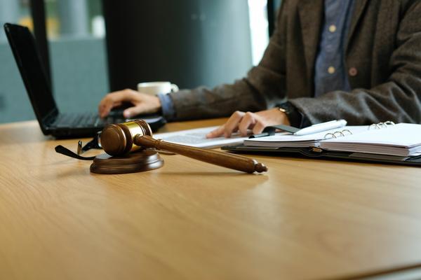 《小程序开发外包合同纠纷解决之道：合同条款设置与风险防范》图1