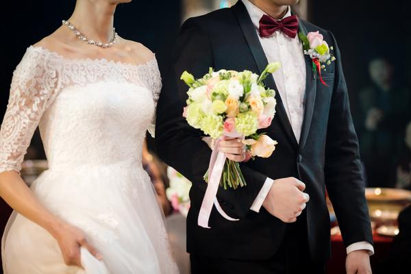 《翠花嫁衣：浪漫婚礼背后的故事》图1